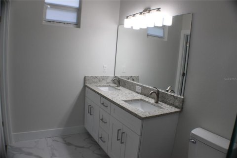 House in Tampa, Florida 3 bedrooms, 135.36 sq.m. № 2352406 - photo 20
