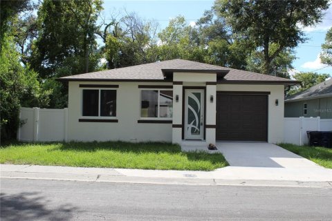 House in Tampa, Florida 3 bedrooms, 135.36 sq.m. № 2352406 - photo 4