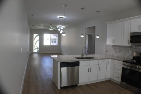 House in Tampa, Florida 3 bedrooms, 135.36 sq.m. № 2352406 - photo 8