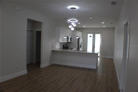 House in Tampa, Florida 3 bedrooms, 135.36 sq.m. № 2352406 - photo 9
