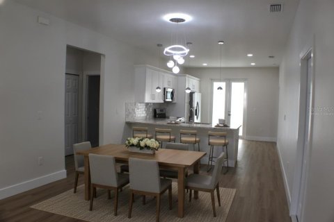 House in Tampa, Florida 3 bedrooms, 135.36 sq.m. № 2352406 - photo 10