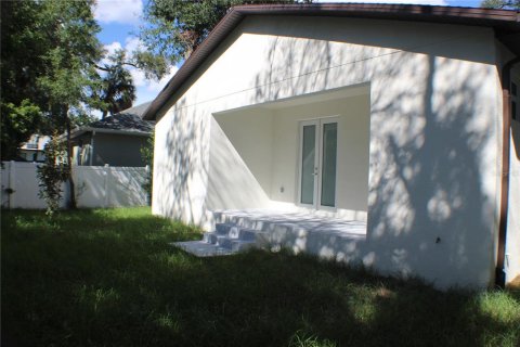 House in Tampa, Florida 3 bedrooms, 135.36 sq.m. № 2352406 - photo 24