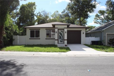 House in Tampa, Florida 3 bedrooms, 135.36 sq.m. № 2352406