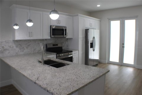 House in Tampa, Florida 3 bedrooms, 135.36 sq.m. № 2352406 - photo 11
