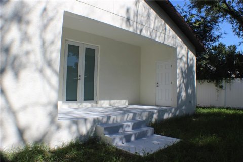 House in Tampa, Florida 3 bedrooms, 135.36 sq.m. № 2352406 - photo 28