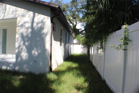 House in Tampa, Florida 3 bedrooms, 135.36 sq.m. № 2352406 - photo 25