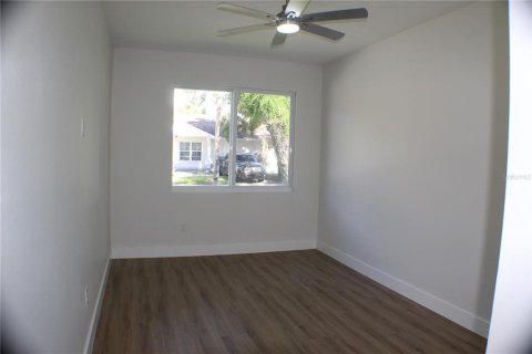 House in Tampa, Florida 3 bedrooms, 135.36 sq.m. № 2352406 - photo 13