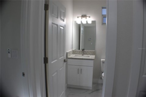 House in Tampa, Florida 3 bedrooms, 135.36 sq.m. № 2352406 - photo 15