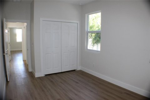 House in Tampa, Florida 3 bedrooms, 135.36 sq.m. № 2352406 - photo 17