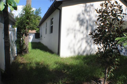 House in Tampa, Florida 3 bedrooms, 135.36 sq.m. № 2352406 - photo 26