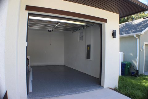House in Tampa, Florida 3 bedrooms, 135.36 sq.m. № 2352406 - photo 5