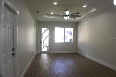 House in Tampa, Florida 3 bedrooms, 135.36 sq.m. № 2352406 - photo 6