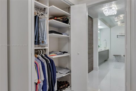 Condo in Sunny Isles Beach, Florida, 2 bedrooms  № 1864554 - photo 11
