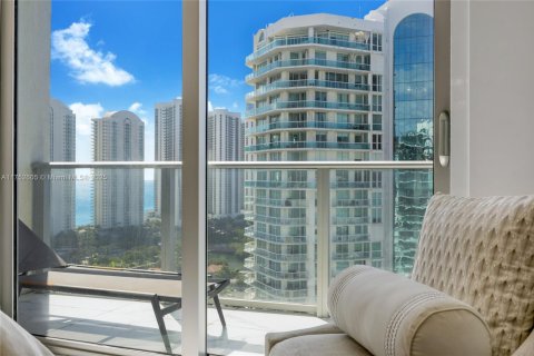 Condo in Sunny Isles Beach, Florida, 2 bedrooms  № 1864554 - photo 21