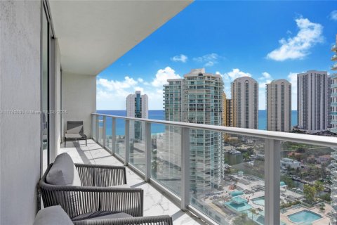 Condo in Sunny Isles Beach, Florida, 2 bedrooms  № 1864554 - photo 1