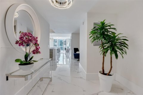 Condo in Sunny Isles Beach, Florida, 2 bedrooms  № 1864554 - photo 2