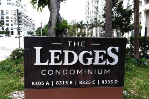 Condominio en alquiler en Miami, Florida, 1 dormitorio, 74.97 m2 № 1993939 - foto 4