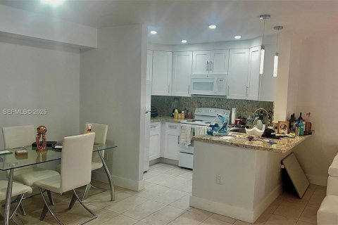 Condominio en alquiler en Miami, Florida, 1 dormitorio, 74.97 m2 № 1993939 - foto 5
