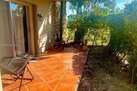 Condominio en alquiler en Miami, Florida, 1 dormitorio, 74.97 m2 № 1993939 - foto 10