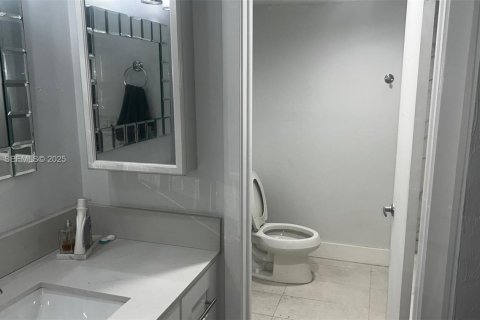 Condominio en alquiler en Miami, Florida, 1 dormitorio, 74.97 m2 № 1993939 - foto 8