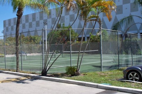 Condominio en alquiler en Miami, Florida, 1 dormitorio, 74.97 m2 № 1993939 - foto 13