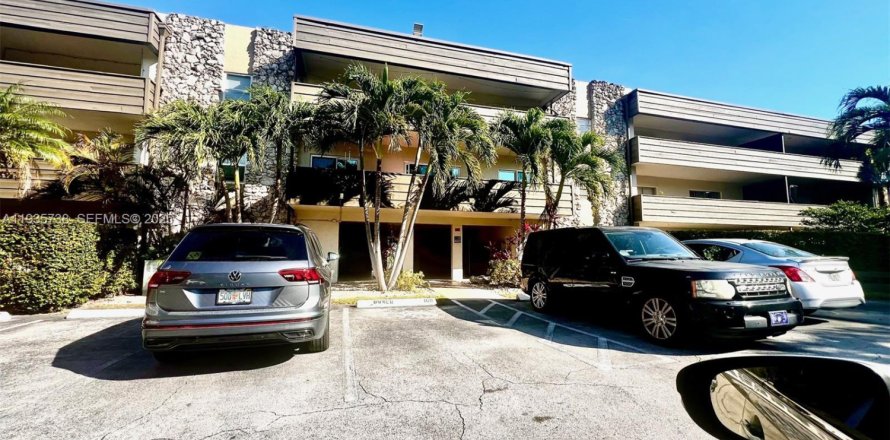 Condominio en Miami, Florida, 1 dormitorio  № 1993939