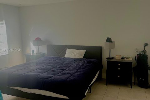 Condominio en alquiler en Miami, Florida, 1 dormitorio, 74.97 m2 № 1993939 - foto 11