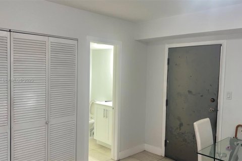 Condominio en alquiler en Miami, Florida, 1 dormitorio, 74.97 m2 № 1993939 - foto 9
