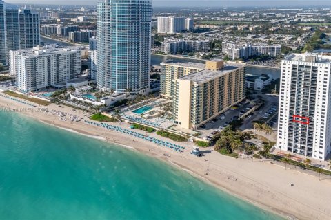 Condominio en venta en Hollywood, Florida, 1 dormitorio, 92.9 m2 № 1502566 - foto 27