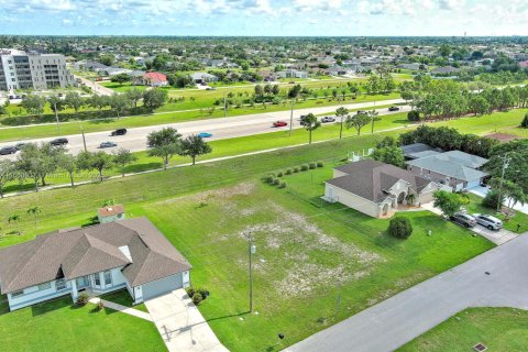 Land in Cape Coral, Florida № 1889977 - photo 11