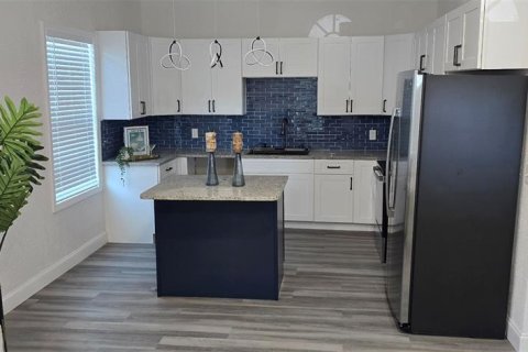 House in Tampa, Florida 4 bedrooms, 131.92 sq.m. № 1845281 - photo 3