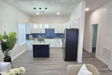 House in Tampa, Florida 4 bedrooms, 131.92 sq.m. № 1845281 - photo 8