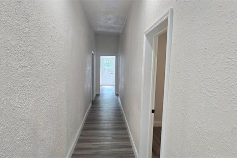 House in Tampa, Florida 4 bedrooms, 131.92 sq.m. № 1845281 - photo 27