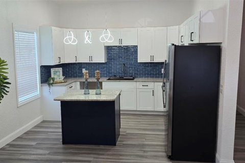 House in Tampa, Florida 4 bedrooms, 131.92 sq.m. № 1845281 - photo 4
