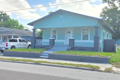 House in Tampa, Florida 4 bedrooms, 131.92 sq.m. № 1845281 - photo 1
