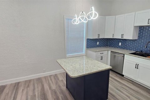 House in Tampa, Florida 4 bedrooms, 131.92 sq.m. № 1845281 - photo 14
