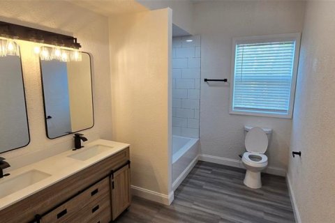 House in Tampa, Florida 4 bedrooms, 131.92 sq.m. № 1845281 - photo 17