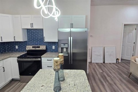 House in Tampa, Florida 4 bedrooms, 131.92 sq.m. № 1845281 - photo 9