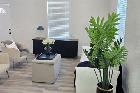 House in Tampa, Florida 4 bedrooms, 131.92 sq.m. № 1845281 - photo 6