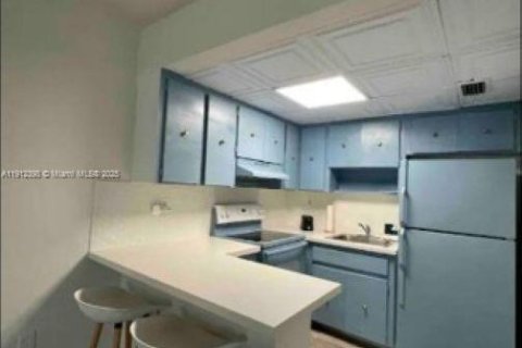 Купить коммерческую недвижимость в Майами, Флорида № 2013553 - фото 19