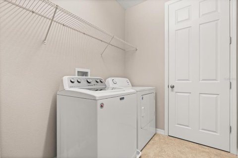 Townhouse in Winter Garden, Florida 3 bedrooms, 176.98 sq.m. № 2097719 - photo 13