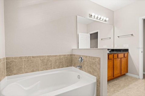 Townhouse in Winter Garden, Florida 3 bedrooms, 176.98 sq.m. № 2097719 - photo 19