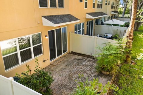 Townhouse in Winter Garden, Florida 3 bedrooms, 176.98 sq.m. № 2097719 - photo 25