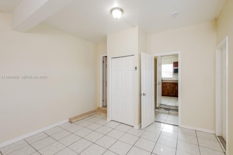 House in Miami Gardens, Florida 3 bedrooms, 124.49 sq.m. № 1997729 - photo 5