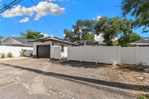 House in Saint Petersburg, Florida 2 bedrooms, 99.68 sq.m. № 2200240 - photo 30
