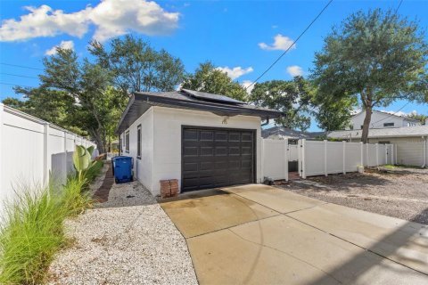 House in Saint Petersburg, Florida 2 bedrooms, 99.68 sq.m. № 2200240 - photo 29