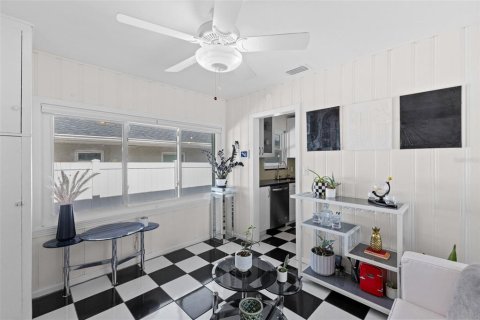 House in Saint Petersburg, Florida 2 bedrooms, 99.68 sq.m. № 2200240 - photo 16