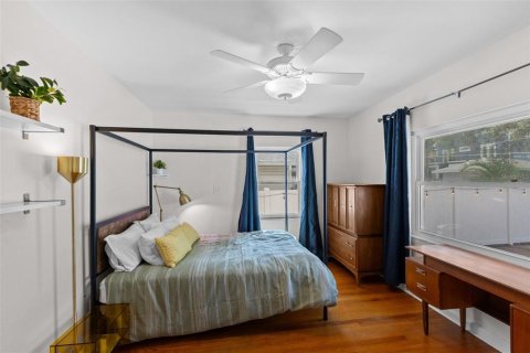 House in Saint Petersburg, Florida 2 bedrooms, 99.68 sq.m. № 2200240 - photo 18