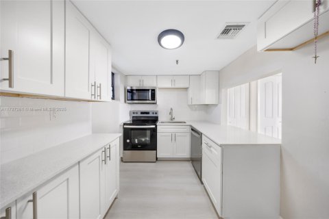 Copropriété à vendre à Miami Beach, Floride: 1 chambre, 73.21 m2 № 1948499 - photo 13