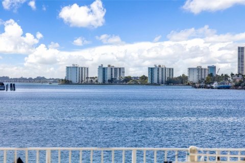 Copropriété à vendre à Miami Beach, Floride: 1 chambre, 73.21 m2 № 1948499 - photo 3